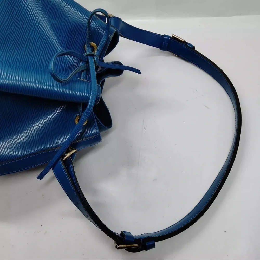 Louis Vuitton authentic epi hobo bucket bag